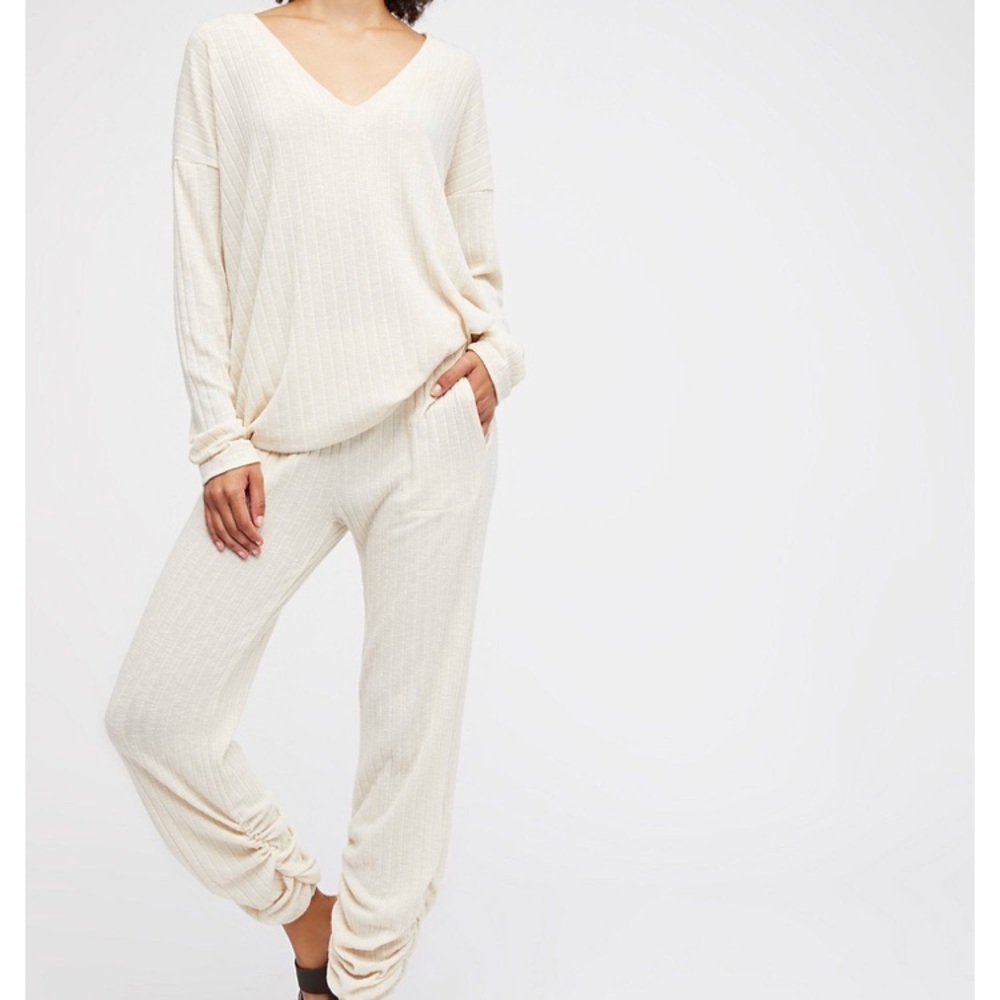 ISO FREE PEOPLE POST SURF